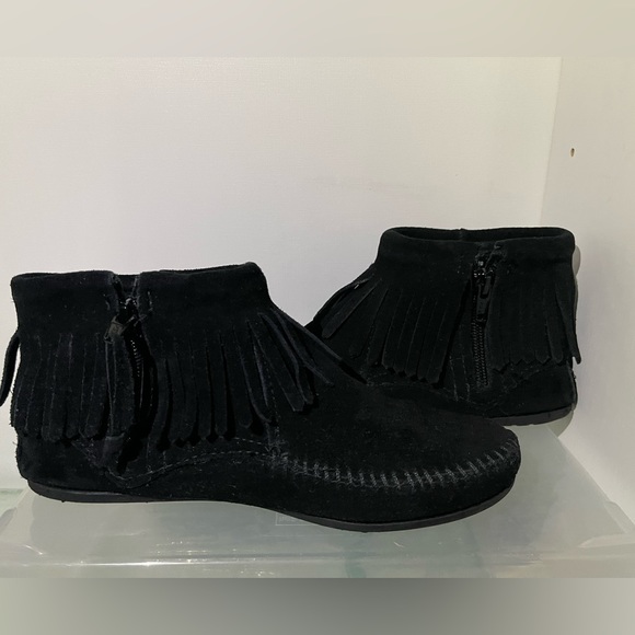 Minnetonka Black Suede Fringe with Concho Booties with Zipper - Picture 9 of 16